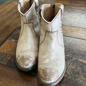 Very Volatile Distressed boot size 8 Women’s